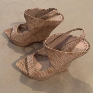 Alice + Olivia Nude Python Leather Platform Sculpted Wedge Heels NWOT